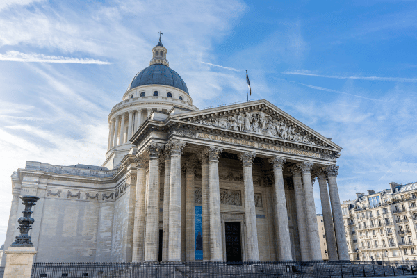 Emily break up with her American Boyfriend (Panthéon)