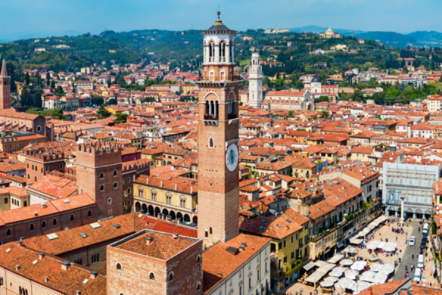 Verona: Romeo and Juliet Walking Tour with an APP